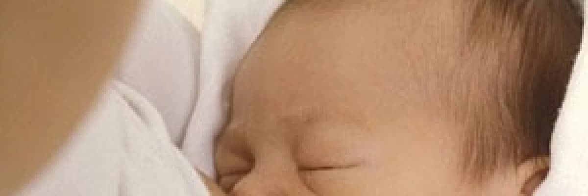 Yenidoğan Bebeklerin Beslenmesinde Doğru Bilinen Yanlışlar