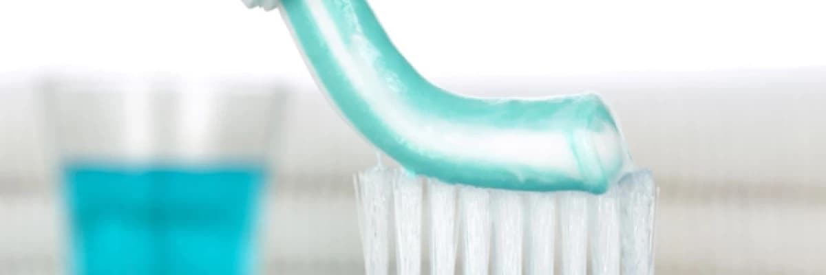 Dişlerimizi fırçalamak için en doğru zaman hangisidir? Yemeklerden önce mi sonra mı?