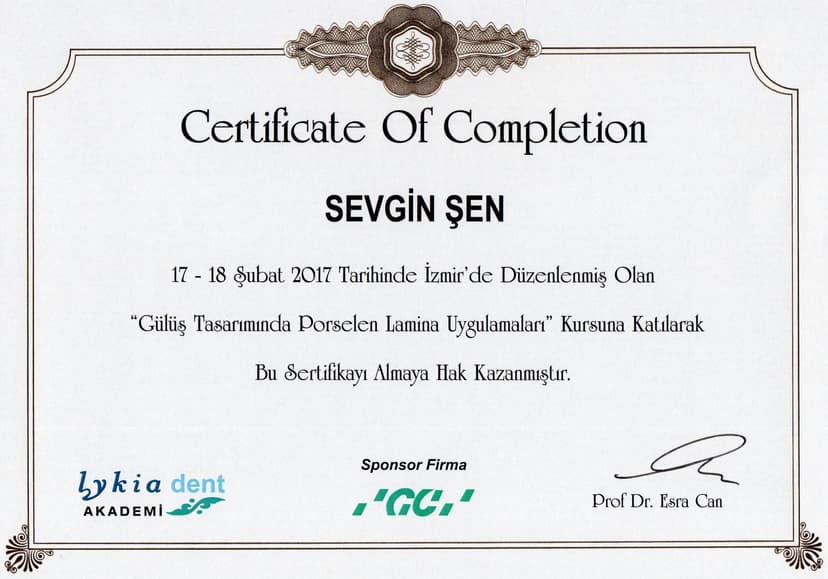 Gülüş Tasarımında Laminate Yaprak Porselen Uygulamaları